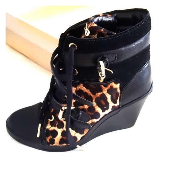 MICHAEL KORS PRINTED HAIRCALF ANKLE BOOTS - Picture 1 of 8